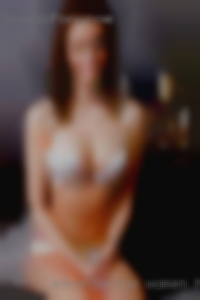 Adventurous women horny with the right partner from Peoria.